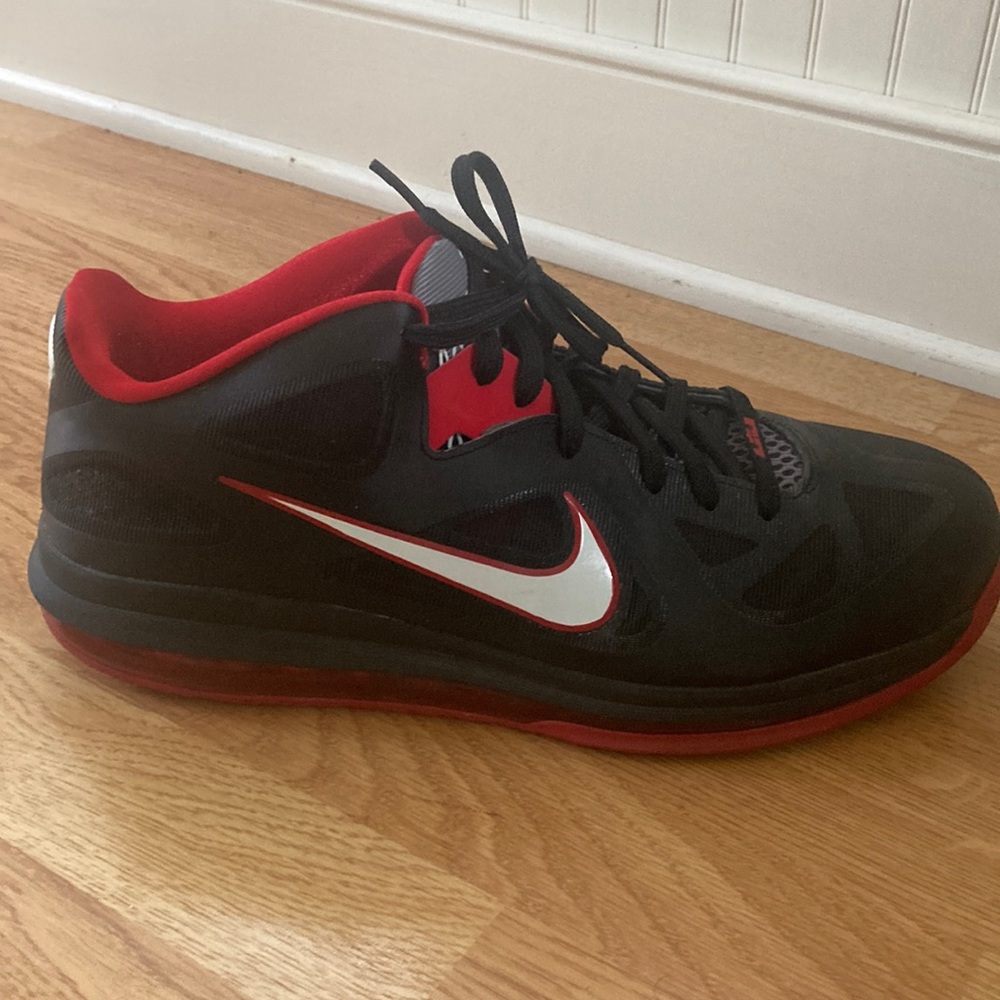 Lebron 9 low black and red size 13 mens like new
